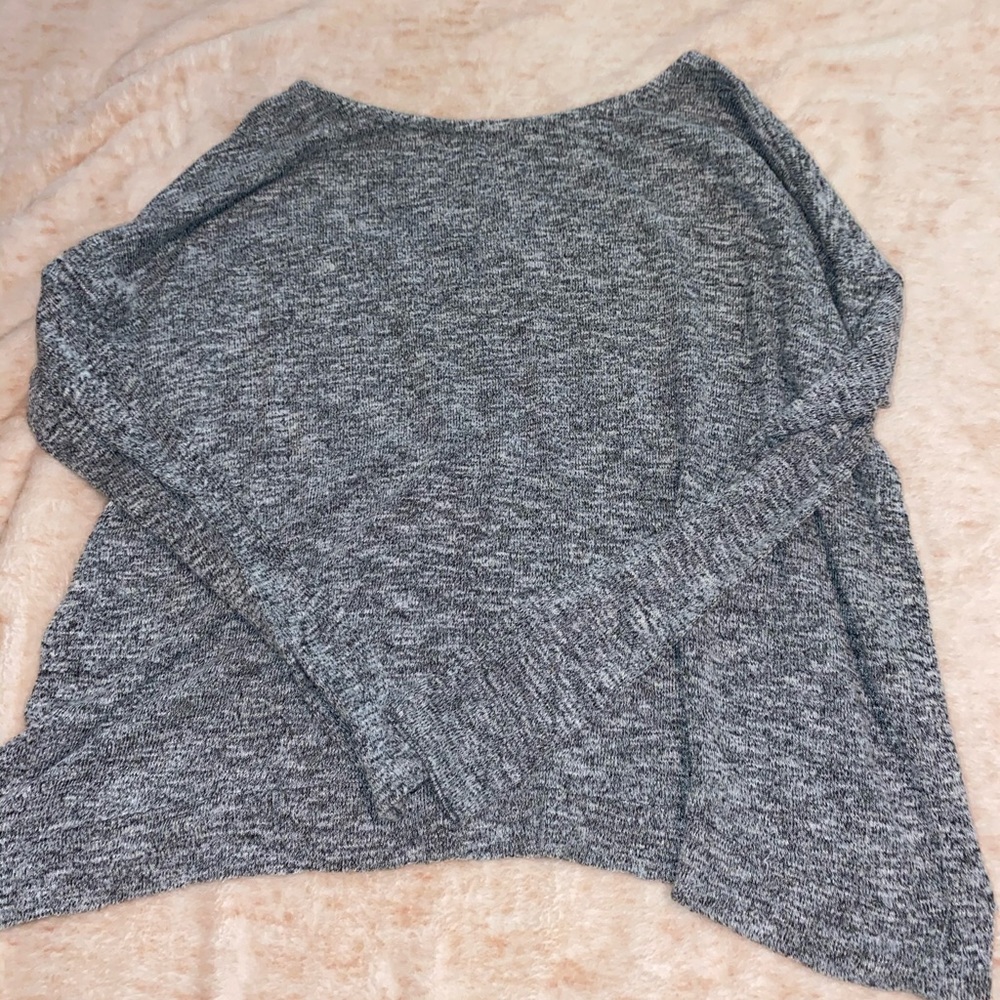 💗 3/$20 Grey open back sweater